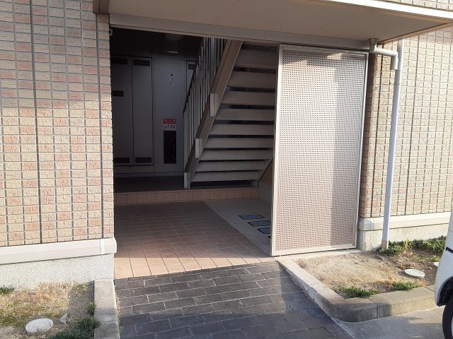 21/30 エントランス