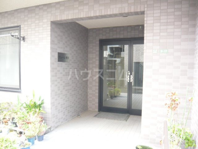 21/30 エントランス