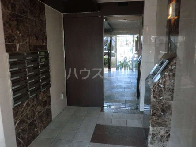 21/26 エントランス