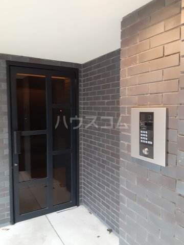 27/30 エントランス