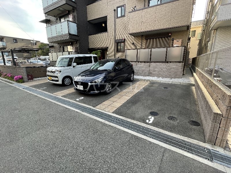 25/30 駐車場