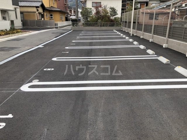18/28 駐車場