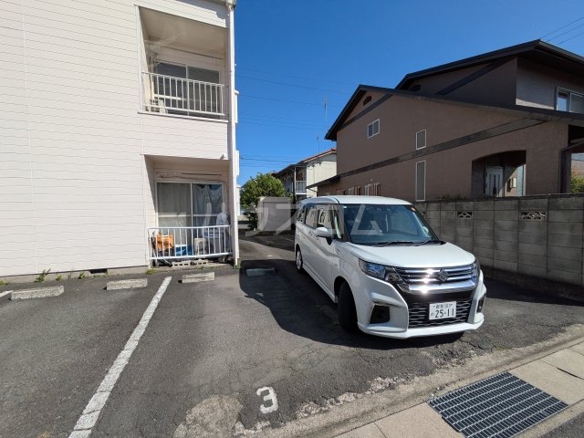 18/28 駐車場