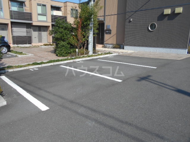 14/17 駐車場