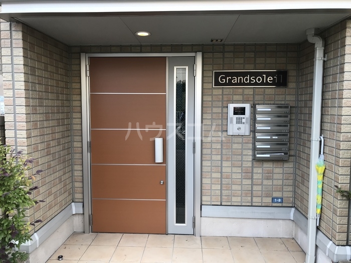 18/28 エントランス