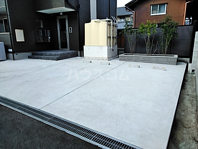 23/30 駐車場