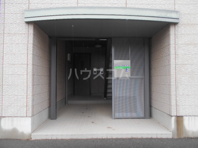 28/30 エントランス