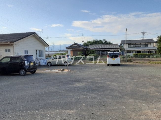 18/28 駐車場