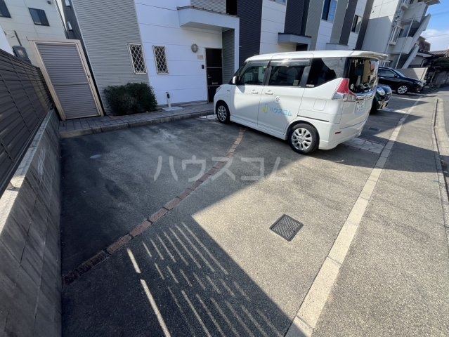 23/26 駐車場