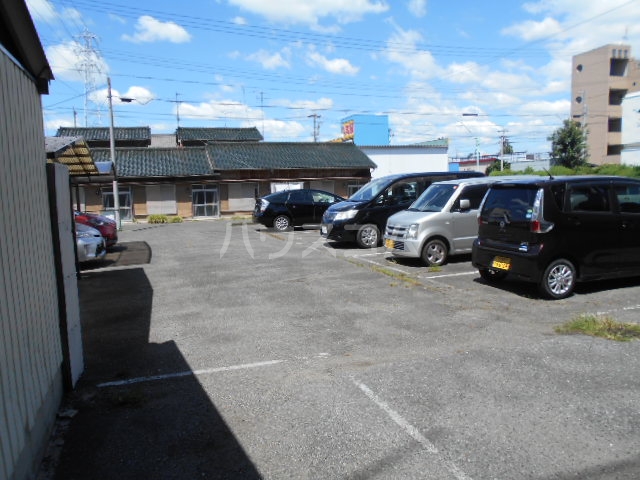 13/22 駐車場