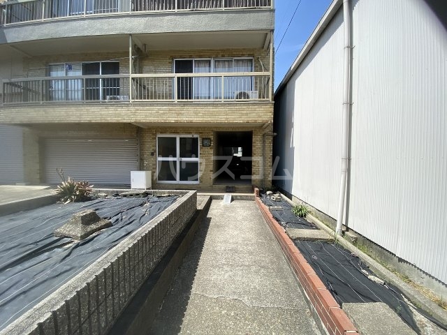 22/29 エントランス