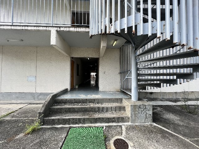 21/30 エントランス