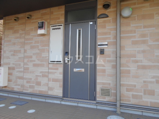 27/28 エントランス