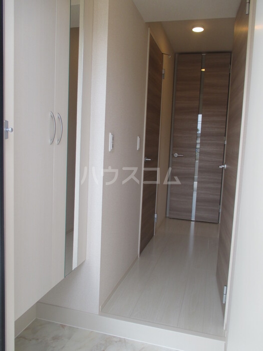 27/30 エントランス