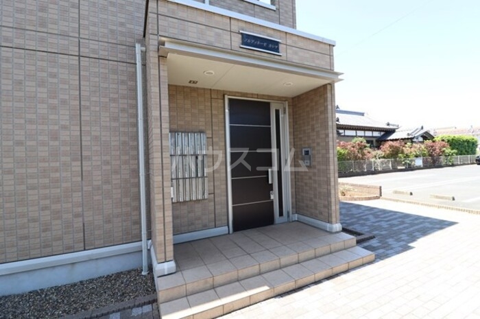 16/18 エントランス