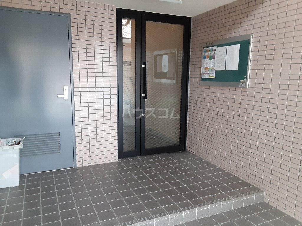 20/30 エントランス