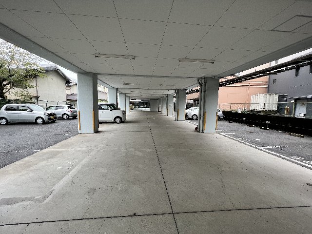 26/30 駐車場