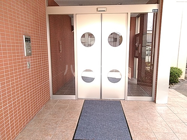 21/30 エントランス