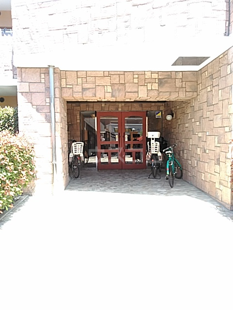 23/30 エントランス