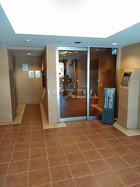 24/30 エントランス