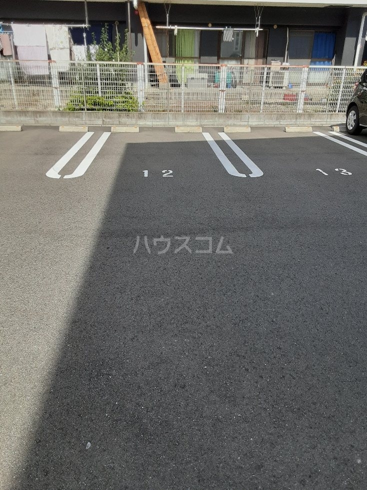 27/30 駐車場