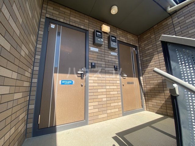 27/30 エントランス