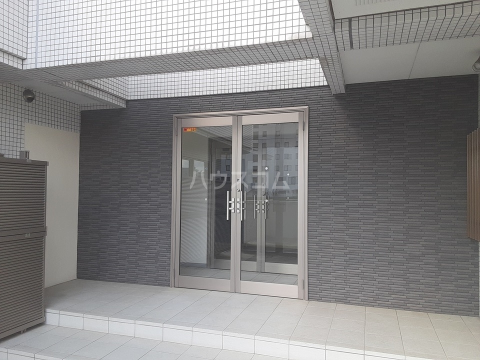 16/27 エントランス