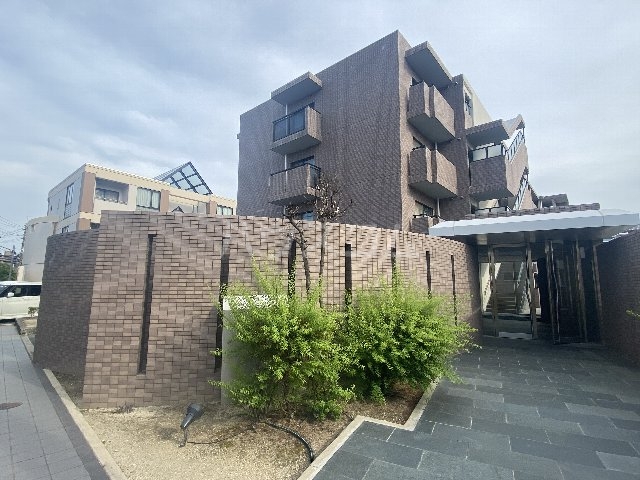 21/30 エントランス