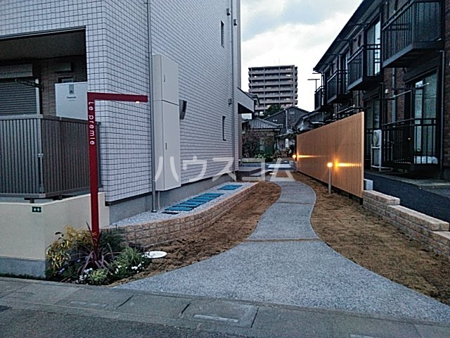 28/30 エントランス