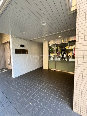 23/30 エントランス