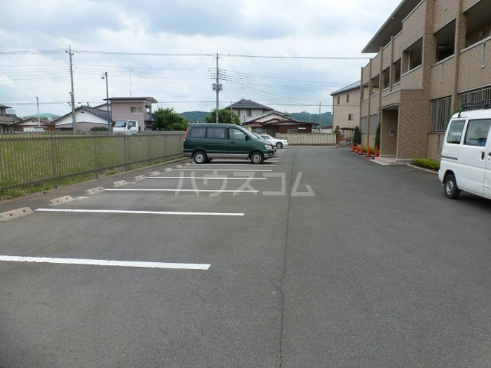 16/21 駐車場