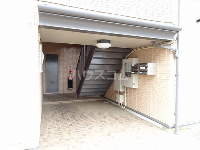 16/20 エントランス