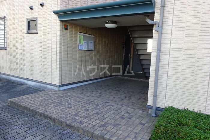 27/30 エントランス