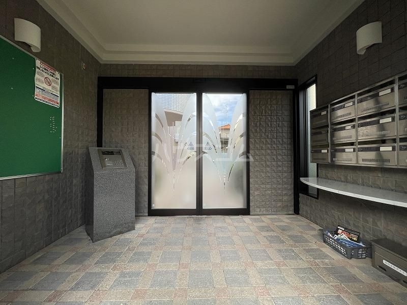 21/30 エントランス