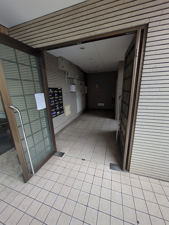 23/30 エントランス