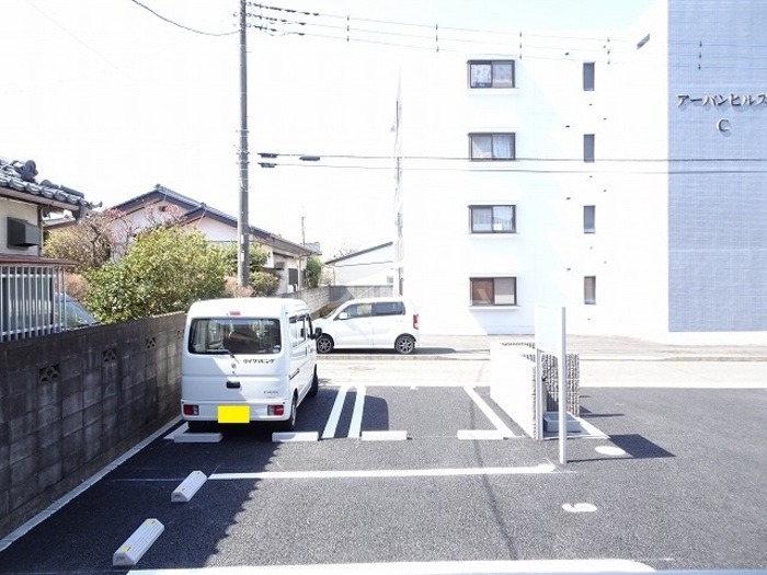 18/28 駐車場