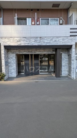 18/26 エントランス