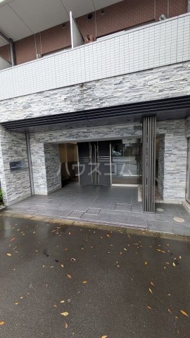 19/27 エントランス