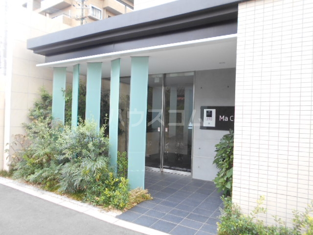 18/27 エントランス