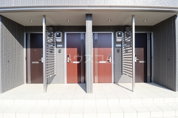 18/21 エントランス