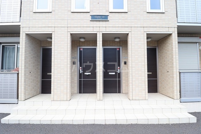 19/27 エントランス