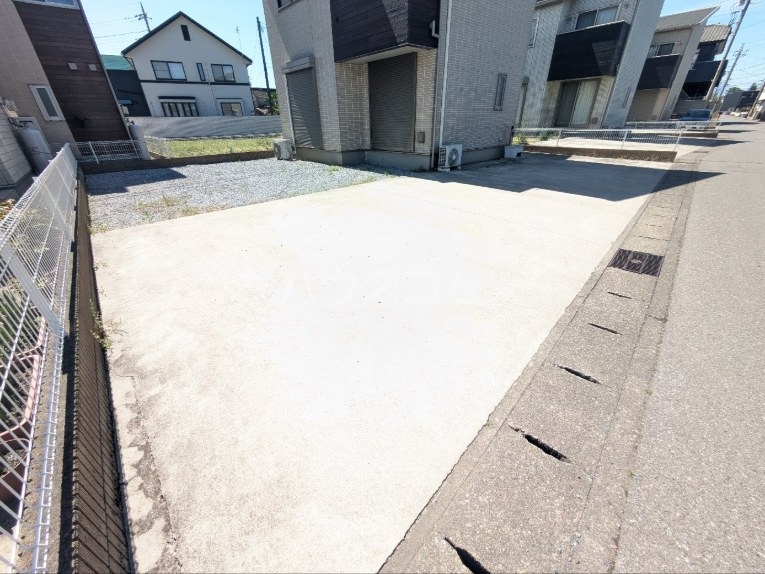 2/2 駐車場
