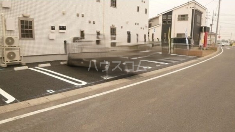 14/14 駐車場