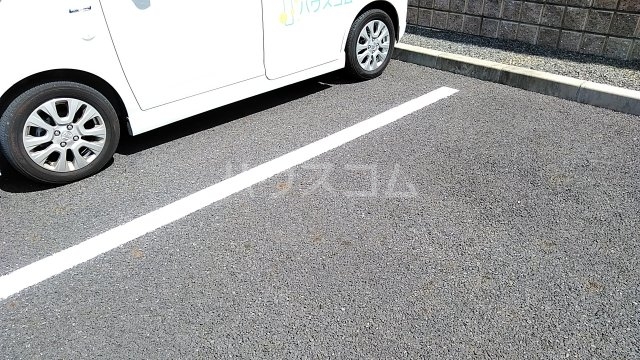 27/28 駐車場