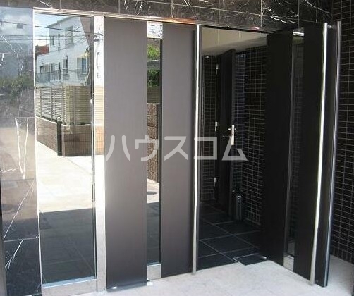 19/30 エントランス