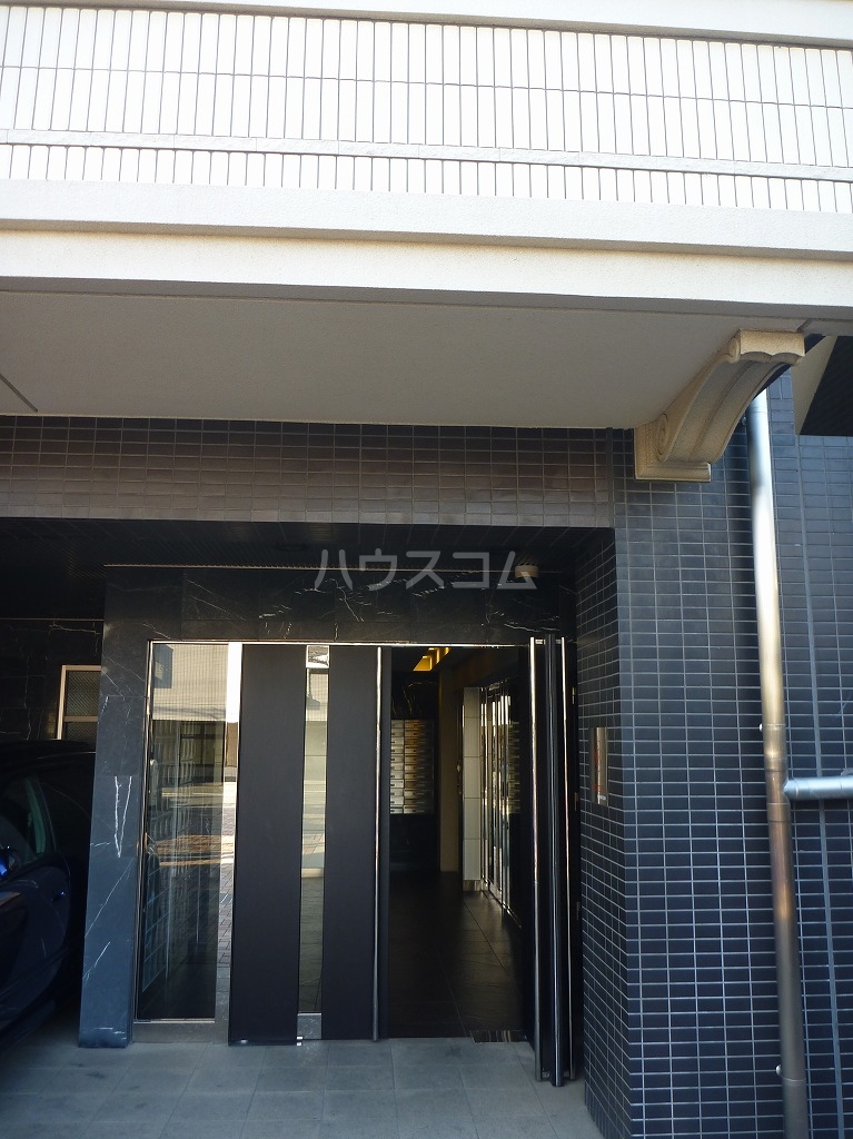 18/30 エントランス