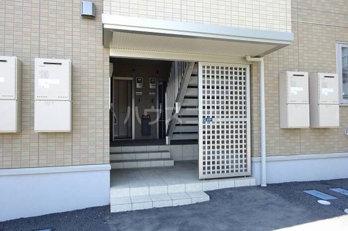 19/30 エントランス