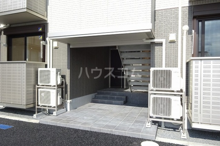 18/25 エントランス