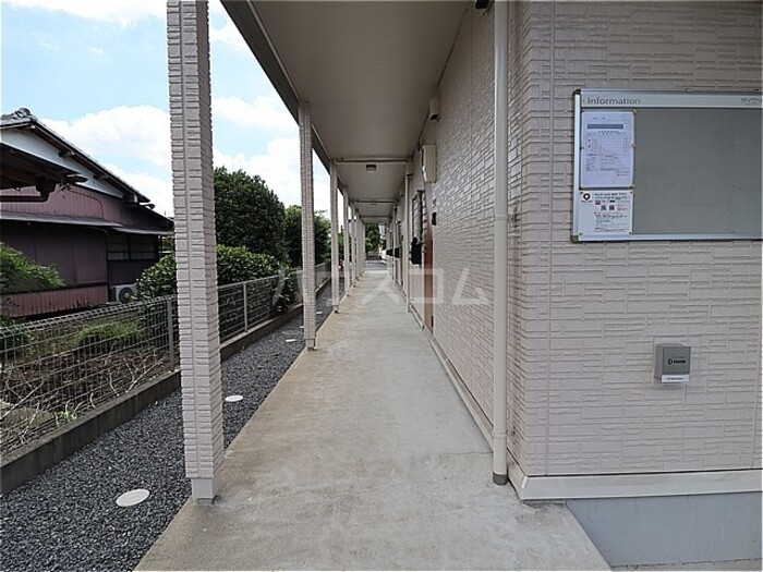 16/19 エントランス