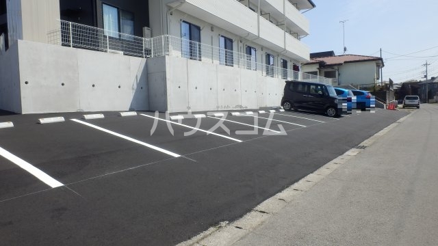 26/30 駐車場